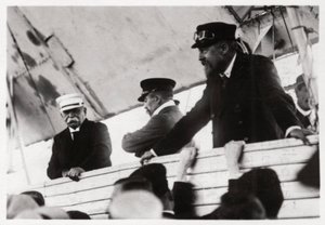 Kreivi Zeppelin ja tohtori Eckener Zeppelin-gondolissa, Schwaben, Saksa, c1908-1917 1933 tekijältä Unbekannt