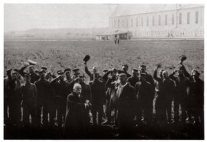 Kreivi Zeppelin tervehti merivoimien ilmalaivaston jäseniltä, Saksa, 1914-1917 1933 tekijältä Unbekannt