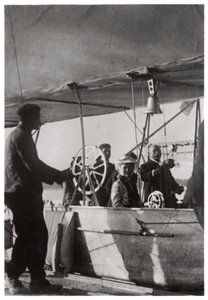 Kreivi Zeppelin tyttärensä kanssa Zeppelin LZ3:n gondolissa, Saksa, c1906-1908 1933 tekijältä Unbekannt
