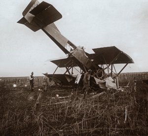 Pudonnut kone, Tracy-le-Val, Pohjois-Ranska, c1914-c1918 tekijältä Unbekannt