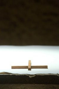 Risti alttarilla. Taize Community, Taize, Ranska tekijältä Unbekannt