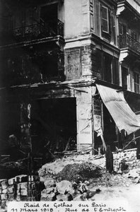 Vahinko saksalaisten Gotha-pommittajien hyökkäyksen jälkeen, Pariisi, 11. maaliskuuta 1918 tekijältä Unbekannt
