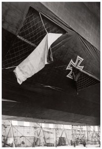 Vaurioitunut Saksan laivaston Zeppelin-ilmalaiva, ensimmäinen maailmansota, 1914-1918 1933 tekijältä Unbekannt