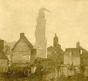 Vaurioitunut Notre-Dame de Brebièresin torni, Albert, Pohjois-Ranska, c1915-c1918 tekijältä Unbekannt