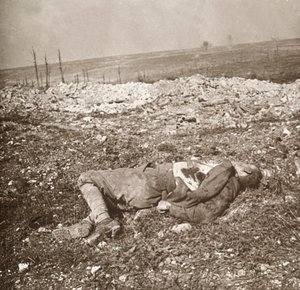 Kuollut saksalainen sotilas, Verdun, Pohjois-Ranska, c1914-c1918. tekijältä Unbekannt