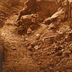 Kuollut ruumis juoksuhaudoissa, Perthes, Pohjois-Ranska, c1914-c1918 tekijältä Unbekannt