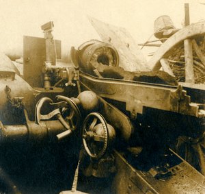 Tuhoutunut tykki, c1914-c1918 tekijältä Unbekannt