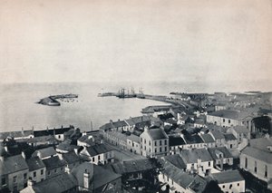 Donaghadee - Näkymä kirkon tornista, jossa näkyy satama, 1895 tekijältä Unbekannt