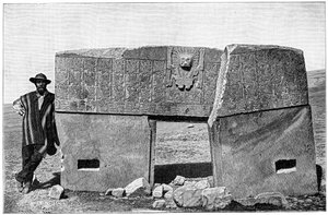 Akapanan monoliittisen portin itäpuoli, Tiahuanaco, Bolivia, 1901 tekijältä Unbekannt