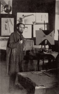 El Lissitzky studiossaan Vitebskissä, 1919. tekijältä Unbekannt