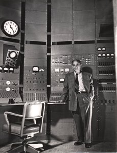 Enrico Fermi, italialaissyntyinen amerikkalainen ydinfyysikko, c1942 tekijältä Unbekannt