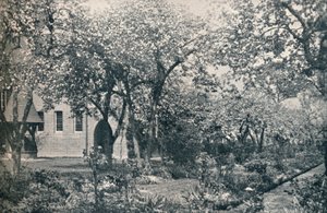 Esimerkki hedelmätarhasta, alun perin William Morrisin suunnittelema, vuodelta 1900 tekijältä Unbekannt
