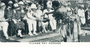 Fijilaiset maksavat kunniaa, 1927 1937 tekijältä Unbekannt