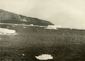 Kelluva jää Cape Adaren edustalla, c1908, 1909. tekijältä Unbekannt