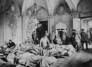 Ranskalaiset ja saksalaiset haavoittuivat linnassa Ranskassa, ensimmäinen maailmansota, 1915 tekijältä Unbekannt