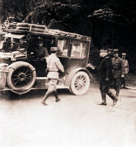Ranskalaiset upseerit ja ajoneuvo, c1914-c1918. tekijältä Unbekannt
