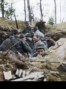 Ranskan joukot Calonnen juoksuhautausjärjestelmässä Ranskassa heinäkuussa 1915 tekijältä Unbekannt