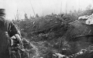 Ranskan joukot valmistautuvat Saksan vastahyökkäykseen Epargesin harjulla lähellä Verdunia, Ranska, elokuu 1915 tekijältä Unbekannt