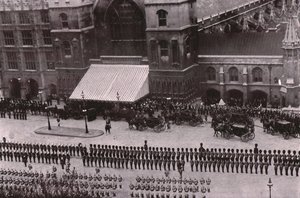 Kuningas Edward VII:n hautajaiskulkue Lontoossa 20. toukokuuta 1910. tekijältä Unbekannt