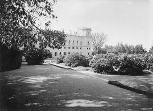 Puutarha Gatchinan palatsin Arsenaali-aukion vieressä, 1890-luku tekijältä Unbekannt