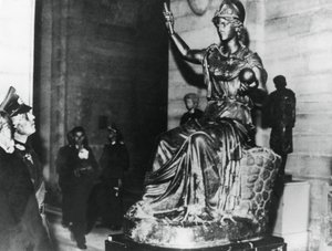 Saksan kenttämarsalkka von Rundstedt vierailemassa Louvressa, miehitetty Pariisi, lokakuu 1940 tekijältä Unbekannt