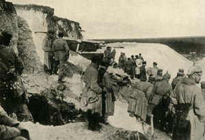 Saksalaiset sotilaat Hulluchissa Pohjois-Ranskassa, ensimmäinen maailmansota, c1915, c1920. tekijältä Unbekannt