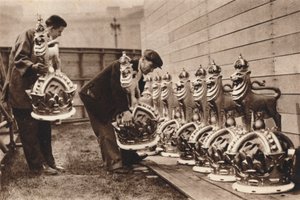 Kullatut kruunut ostoskeskukselle, 1937 tekijältä Unbekannt