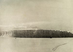 Jäätikkö Cape Barnen eteläpuolella, jossa moottori kulkee merijäällä, c1908, 1909. tekijältä Unbekannt