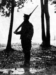 Harmaa aamunkoitto taistelukentällä, brittiläinen ratsuväki, Belgian raja, ensimmäinen maailmansota, 1914 tekijältä Unbekannt