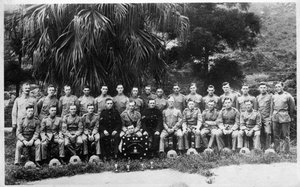Ryhmäkuva C-komppaniasta, 2. pataljoona kuninkaiden rykmentti, Irak, 1926 tekijältä Unbekannt