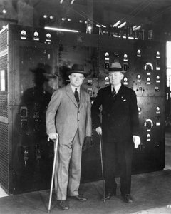 Guglielmo Marconi ja David Sarnoff, 1933 tekijältä Unbekannt