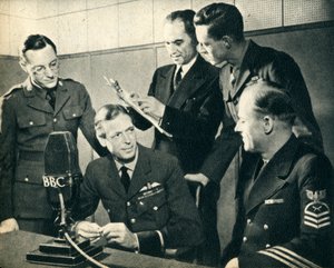 H.R.H. edesmennyt Kentin herttua osallistumassa Yhdysvaltain itsenäisyyspäivään 1942. tekijältä Unbekannt