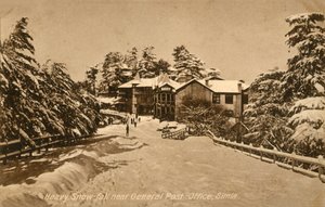 Voimakas lumisade lähellä General Post-Officea, Shimla, c1918-c1939. tekijältä Unbekannt