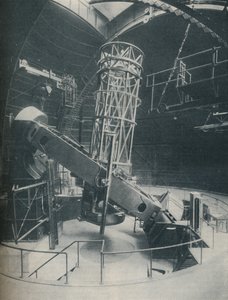 Teräksellä ja betonilla suojattu pyöreä, 100 tuuman heijastin, c1935 tekijältä Unbekannt