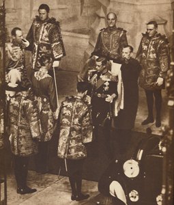 Hänen ensimmäinen parlamenttinsa avattiin vuonna 1937 tekijältä Unbekannt