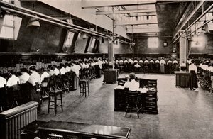 Suuressa puhelinvaihteessa, c1916 tekijältä Unbekannt
