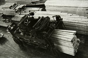 Puuntyöstötehtaalla, Venäjällä, 1950-luku tekijältä Unbekannt