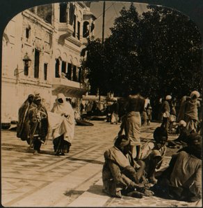 Kultaisen temppelin pihalla. Amritsar, Intia, 1907 tekijältä Unbekannt