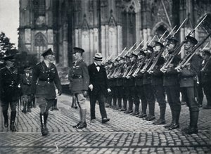 Joukkojen tarkastus Kölnin tuomiokirkon juurella, 1919, 1945 tekijältä Unbekannt