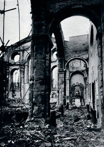 St. Mary Le Bow -kirkon sisätilat, Cheapside paloi ilmahyökkäyksessä, 1941 tekijältä Unbekannt