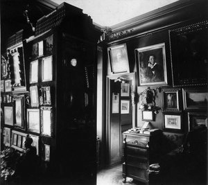 Kirjailijan ja historioitsija Aleksanteri Oneginin museon sisustus Pariisissa, 1920-luku. tekijältä Unbekannt