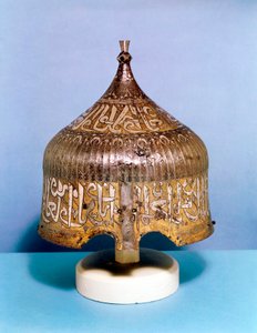 Rautakypärä kalligrafisella hopeisella damascening-koristeella, turkkilainen mameluk, 1400-luku tekijältä Unbekannt