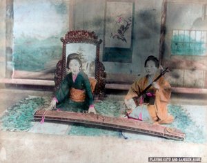 Japanilainen musiikki: naiset soittavat Kotoa ja Samisenia, Kobe, Japani tekijältä Unbekannt