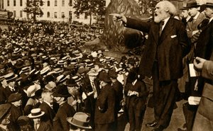 Keir Hardie pitää puheen Trafalgar Squarella Lontoossa 2. elokuuta 1914 1933. tekijältä Unbekannt