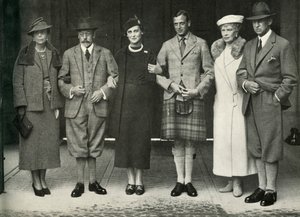 Kuningas Yrjö V, kuningatar Mary, prinssi George, prinsessa Marina... Balmoralissa vuonna 1934, 1951. tekijältä Unbekannt