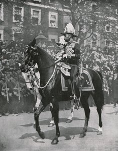 Kuningas Yrjö V isänsä kuningas Edward VII:n hautajaisissa Lontoossa 20. toukokuuta 1910. tekijältä Unbekannt
