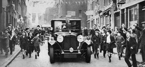 Kuningas George V:n viimeinen vierailu East Endissä, Lontoossa, 1930-luku tekijältä Unbekannt