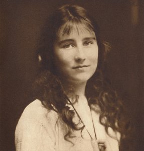 Lady Elizabeth Bowes-Lyon nuorena tyttönä, c1917, 1937 tekijältä Unbekannt