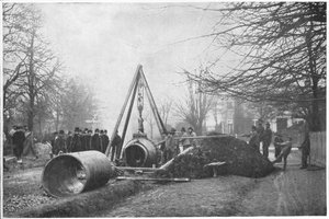 Southwark and Vauxhall Water Companyn suuren vesijohdon laskeminen, Lontoo, c1902 1903 tekijältä Unbekannt