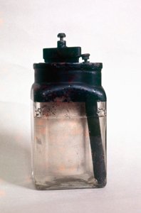 Leclanchen märkäkenno, varhainen akku, 1900-luku tekijältä Unbekannt